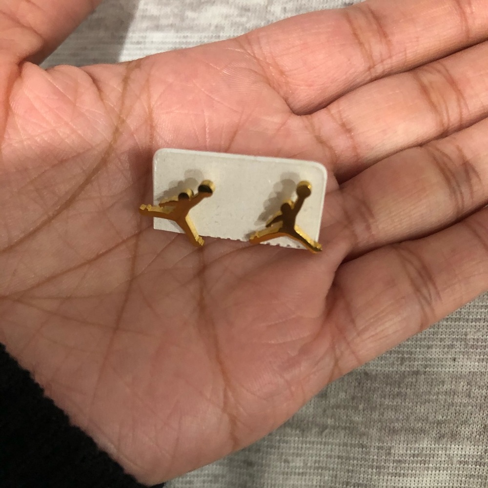 Jordan Jumpman Earrings💛